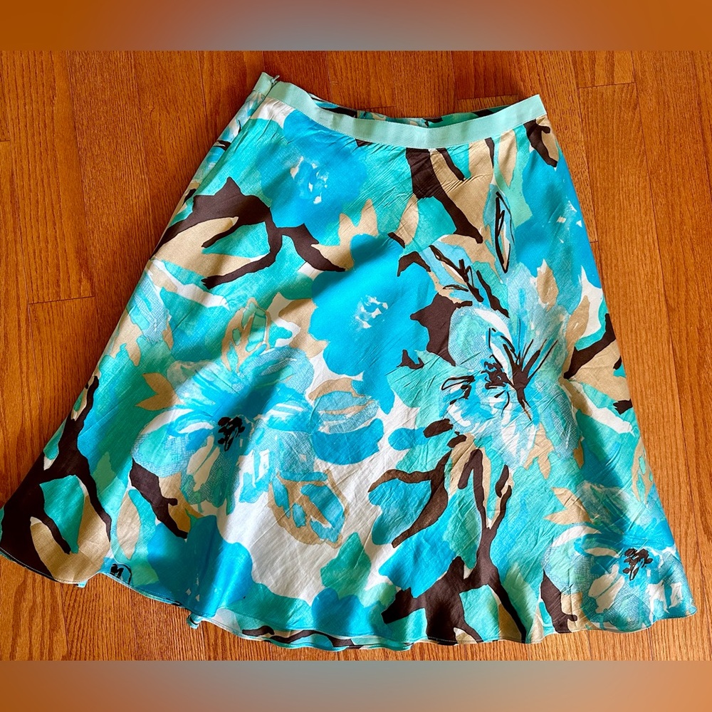 Banana Republic silk under knee  skirt- size 2